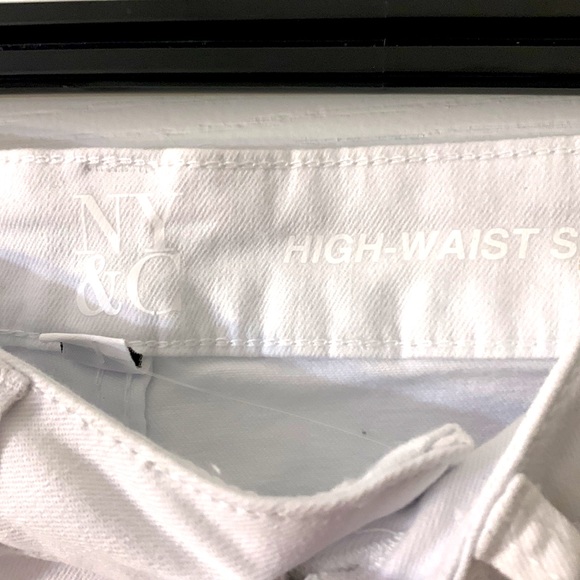 White 5inch seam shorts, ny&co, size 0 - Picture 3 of 5